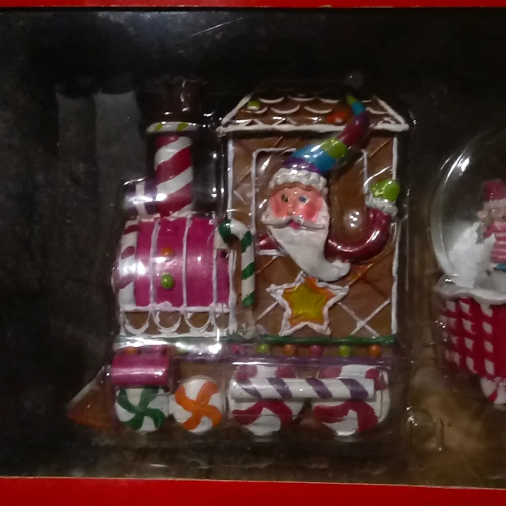 North Pole Trading 4 Piece Waterglobe Train Set